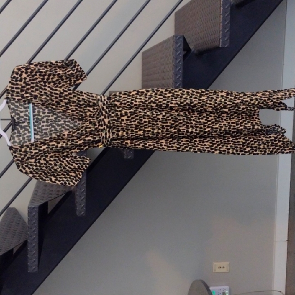 Banana Republic wrap dress size 0, green tan and black pattern, pockets